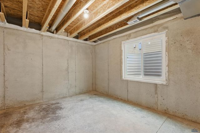 600 BULL RUN DR, Box Elder, SD 57719