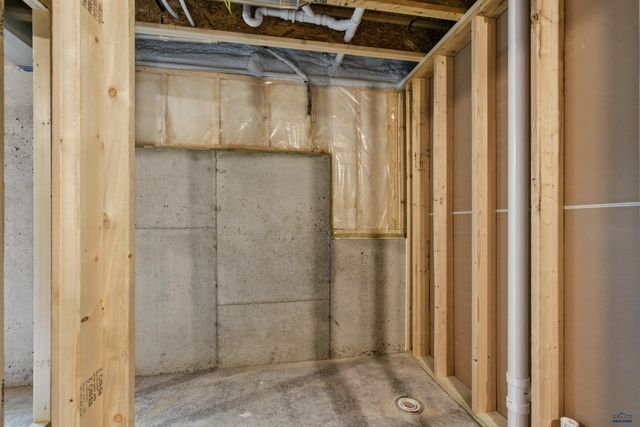 600 BULL RUN DR, Box Elder, SD 57719