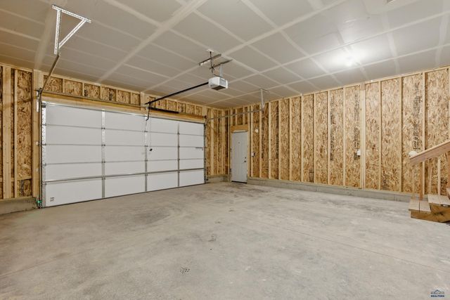 600 BULL RUN DR, Box Elder, SD 57719