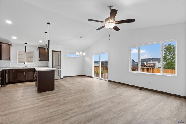 600 BULL RUN DR, Box Elder, SD 57719