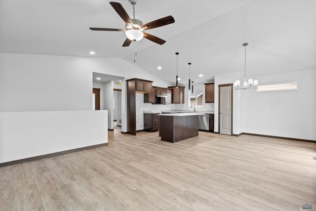 600 BULL RUN DR, Box Elder, SD 57719