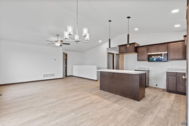 600 BULL RUN DR, Box Elder, SD 57719
