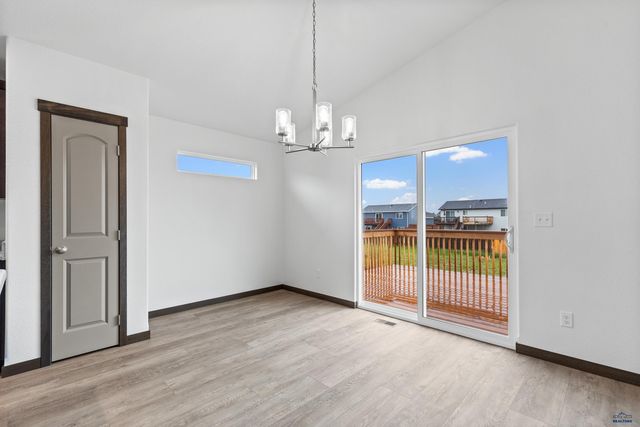 600 BULL RUN DR, Box Elder, SD 57719