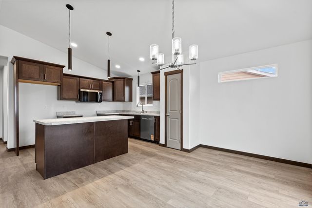 600 BULL RUN DR, Box Elder, SD 57719