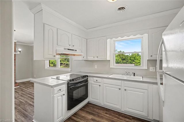 6025 Skylark Road, Pfafftown, NC 27040