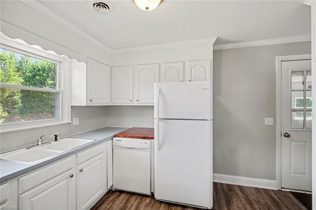 6025 Skylark Road, Pfafftown, NC 27040