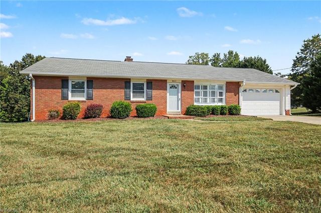 6025 Skylark Road, Pfafftown, NC 27040