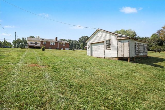 6025 Skylark Road, Pfafftown, NC 27040
