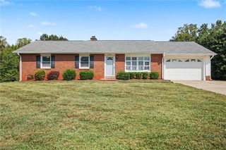 6025 Skylark Road, Pfafftown, NC 27040