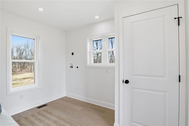 1241 County Road 8, Farmington, NY 14425