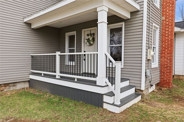 1241 County Road 8, Farmington, NY 14425