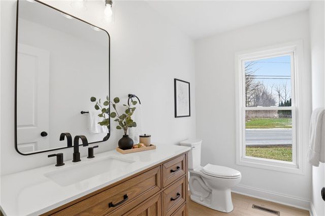 1241 County Road 8, Farmington, NY 14425