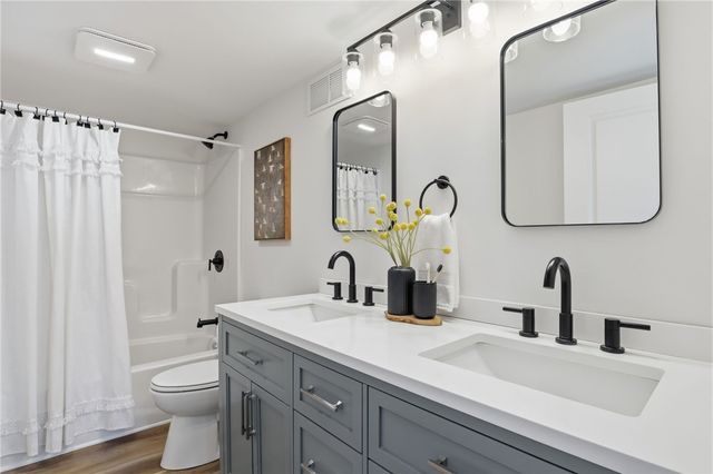 1241 County Road 8, Farmington, NY 14425