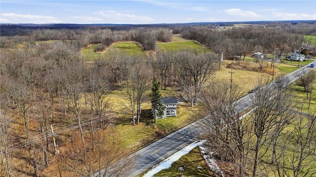 1241 County Road 8, Farmington, NY 14425