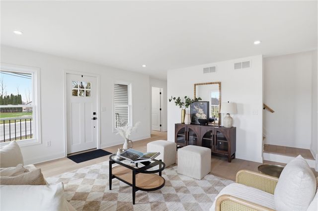 1241 County Road 8, Farmington, NY 14425