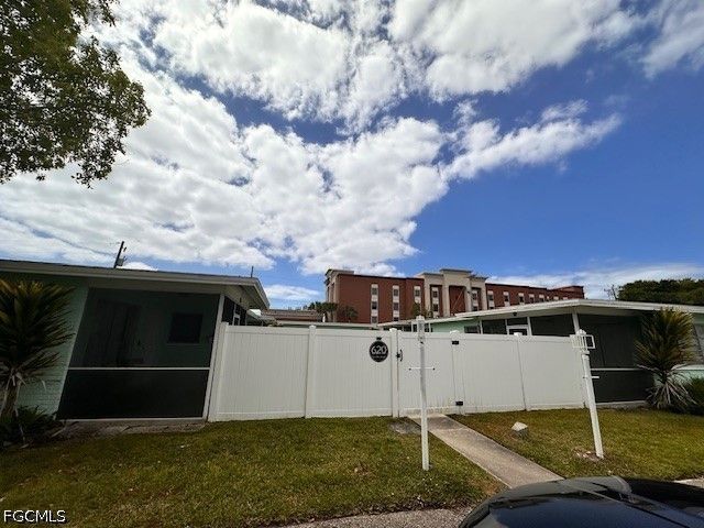 620 SE 47th ST 2, Cape Coral, FL 33904