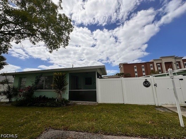 620 SE 47th ST 2, Cape Coral, FL 33904