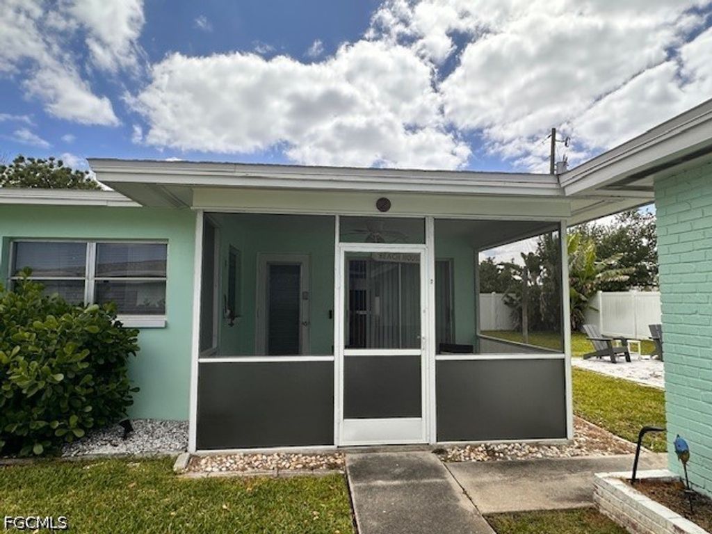 620 SE 47th ST 2, Cape Coral, FL 33904