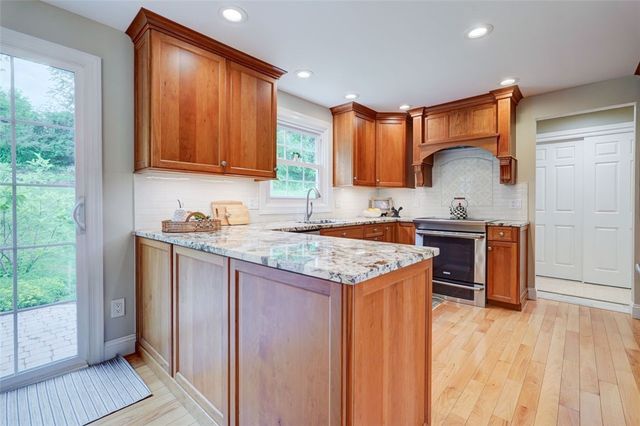 18 Concord Drive, Pittsford, NY 14534