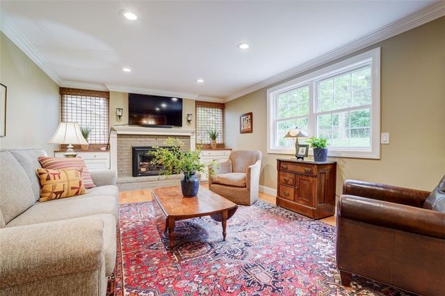 18 Concord Drive, Pittsford, NY 14534