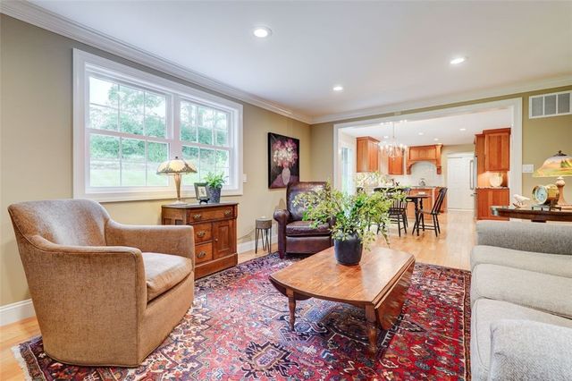 18 Concord Drive, Pittsford, NY 14534