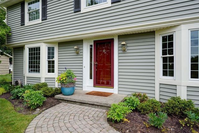 18 Concord Drive, Pittsford, NY 14534