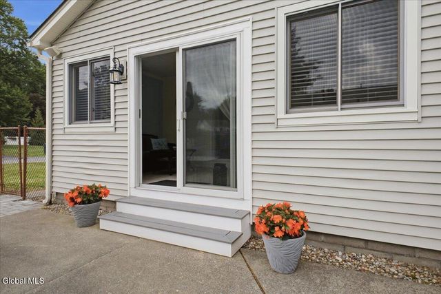15 Jerome Lane, South Glens Falls, NY 12803