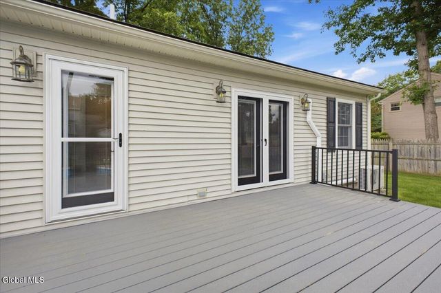15 Jerome Lane, South Glens Falls, NY 12803