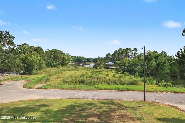 6601 April Bayou Drive, Biloxi, MS 39532