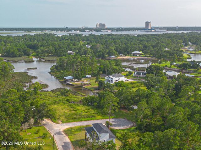 6601 April Bayou Drive, Biloxi, MS 39532