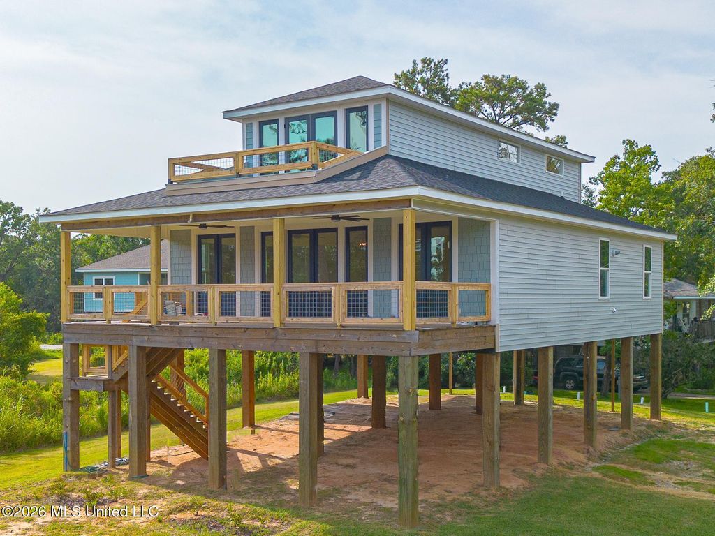 6601 April Bayou Drive, Biloxi, MS 39532