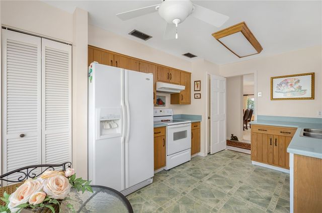 101 W Park Shores Circle 2W, Vero Beach, FL 32963