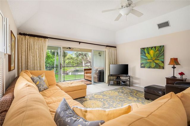 101 W Park Shores Circle 2W, Vero Beach, FL 32963