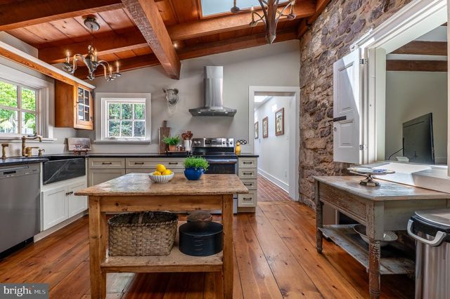 10 EBELHARE RD, Pottstown, PA 19465