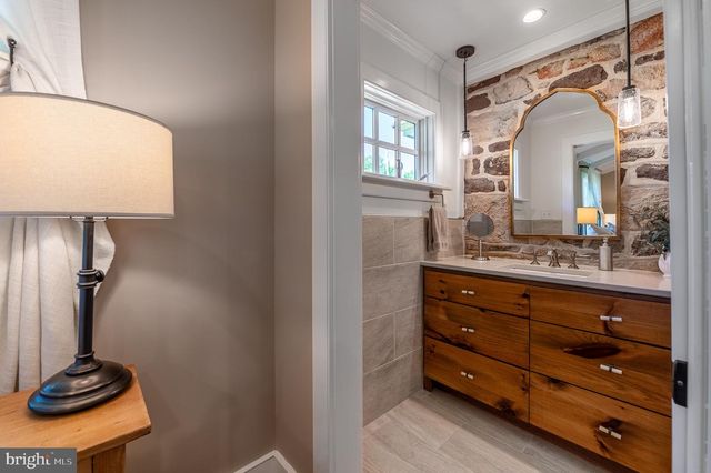 10 EBELHARE RD, Pottstown, PA 19465