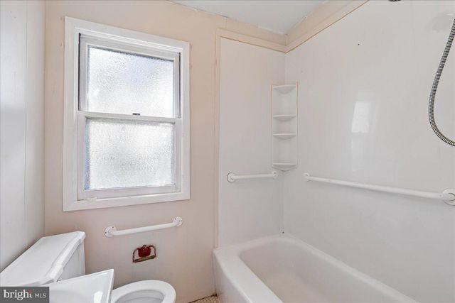 6846 BROENING RD, Dundalk, MD 21222