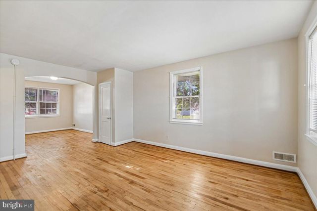 6846 BROENING RD, Dundalk, MD 21222