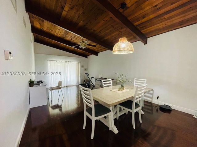 332 Briarwood Cir 2-19, Hollywood, FL 33024