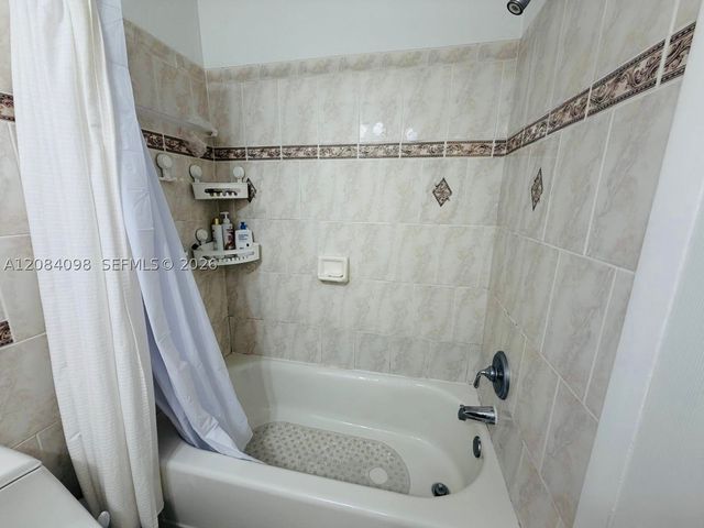 332 Briarwood Cir 2-19, Hollywood, FL 33024