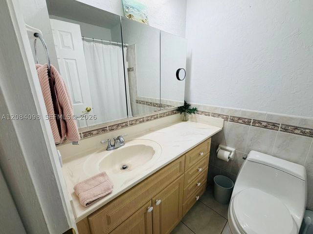332 Briarwood Cir 2-19, Hollywood, FL 33024