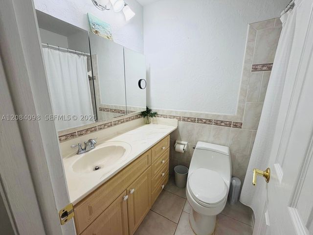 332 Briarwood Cir 2-19, Hollywood, FL 33024