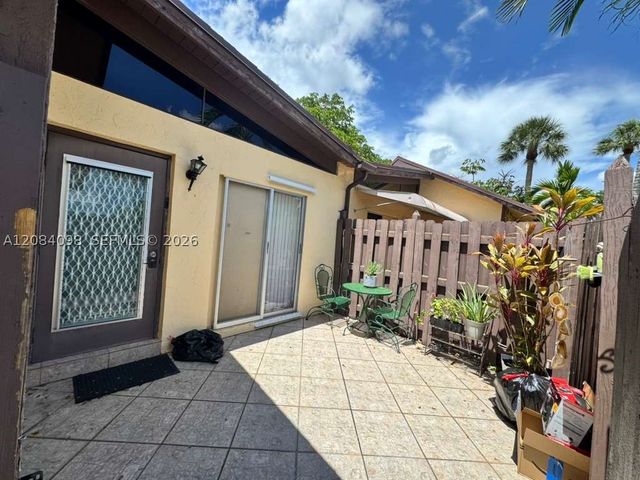 332 Briarwood Cir 2-19, Hollywood, FL 33024