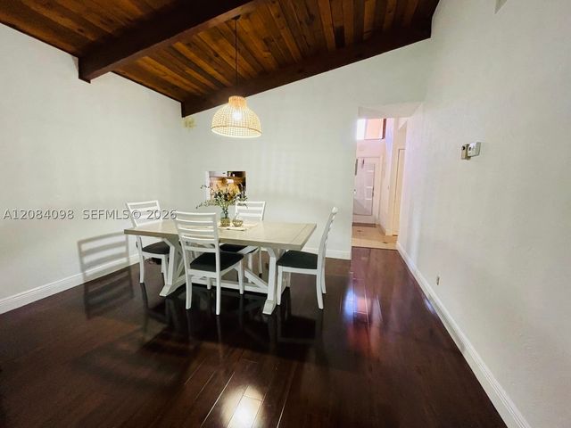 332 Briarwood Cir 2-19, Hollywood, FL 33024