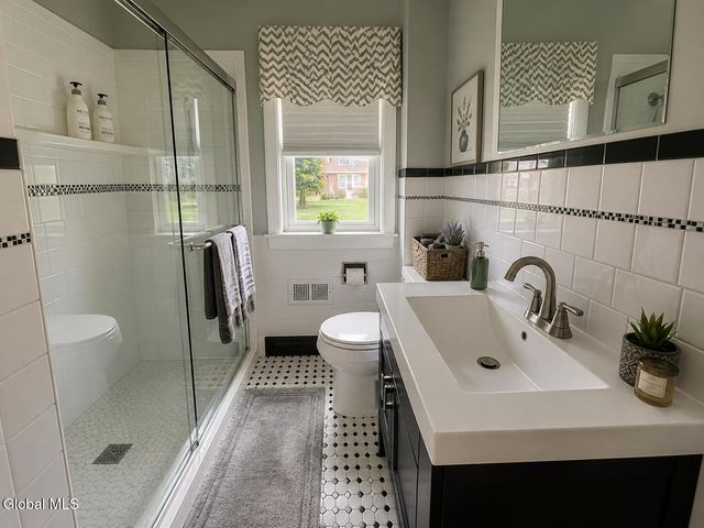 218 E Campbell Road, Rotterdam, NY 12303