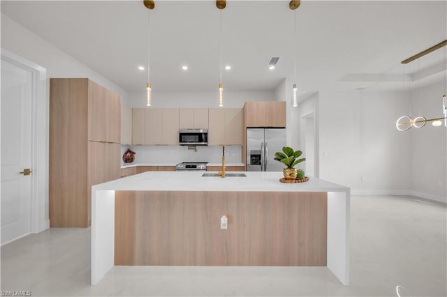 2800 30th ST W, Lehigh Acres, FL 33971