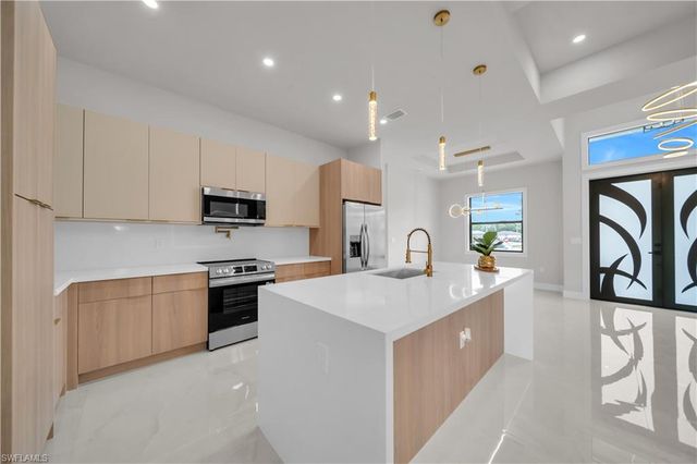 2800 30th ST W, Lehigh Acres, FL 33971