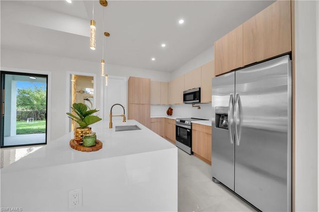 2800 30th ST W, Lehigh Acres, FL 33971