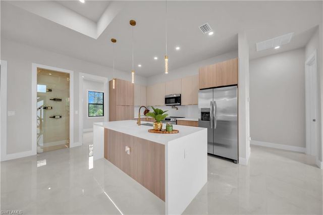 2800 30th ST W, Lehigh Acres, FL 33971