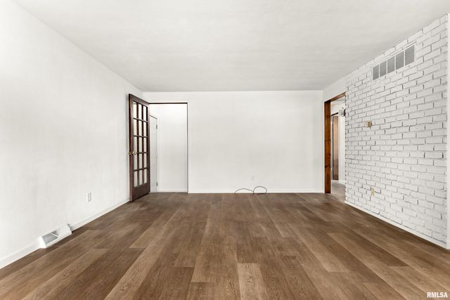 2408 W MOSS Avenue, West Peoria, IL 61604