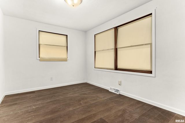 2408 W MOSS Avenue, West Peoria, IL 61604